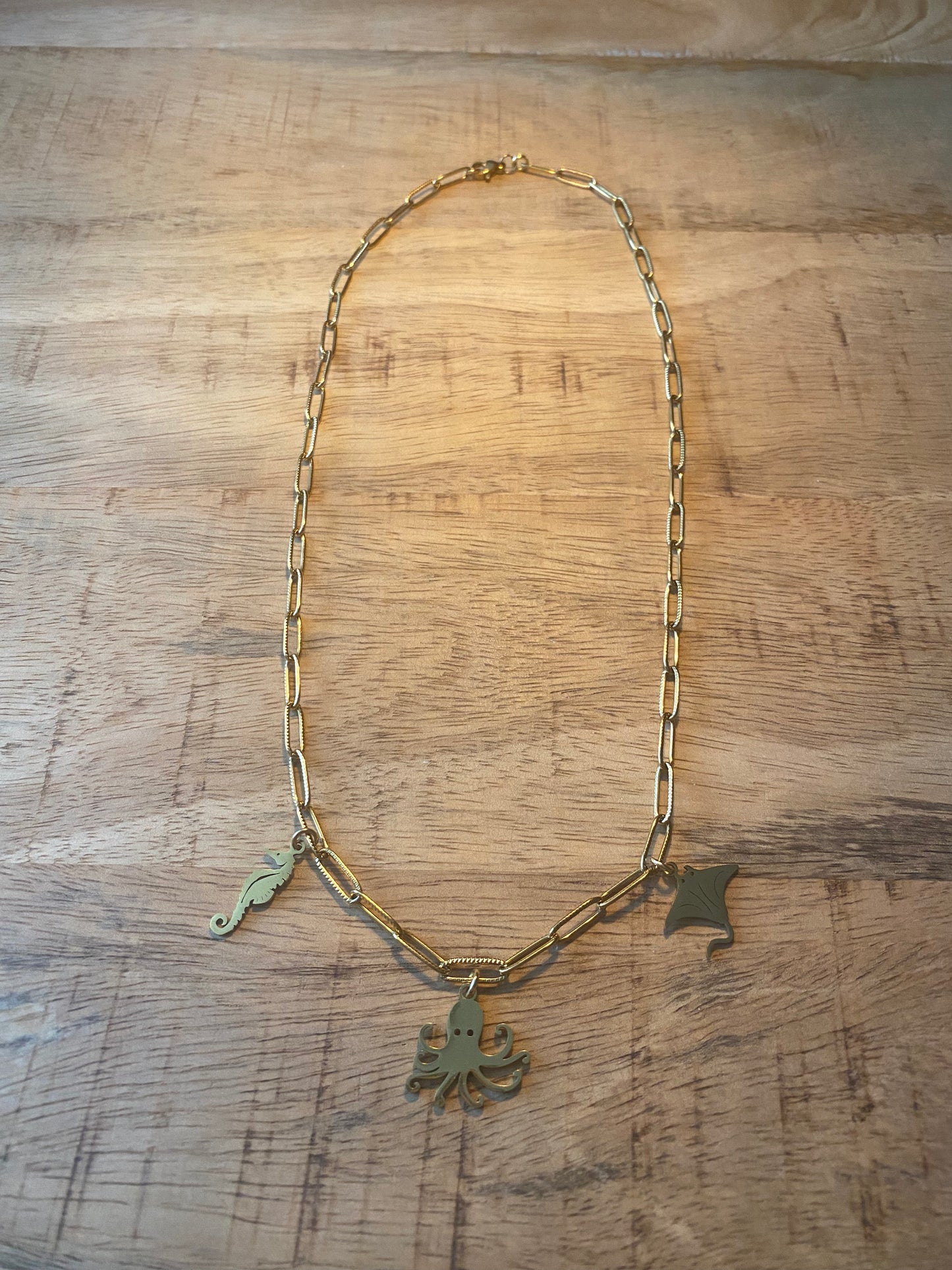 RVS goudkleurige schakelketting met 3 zee bedels