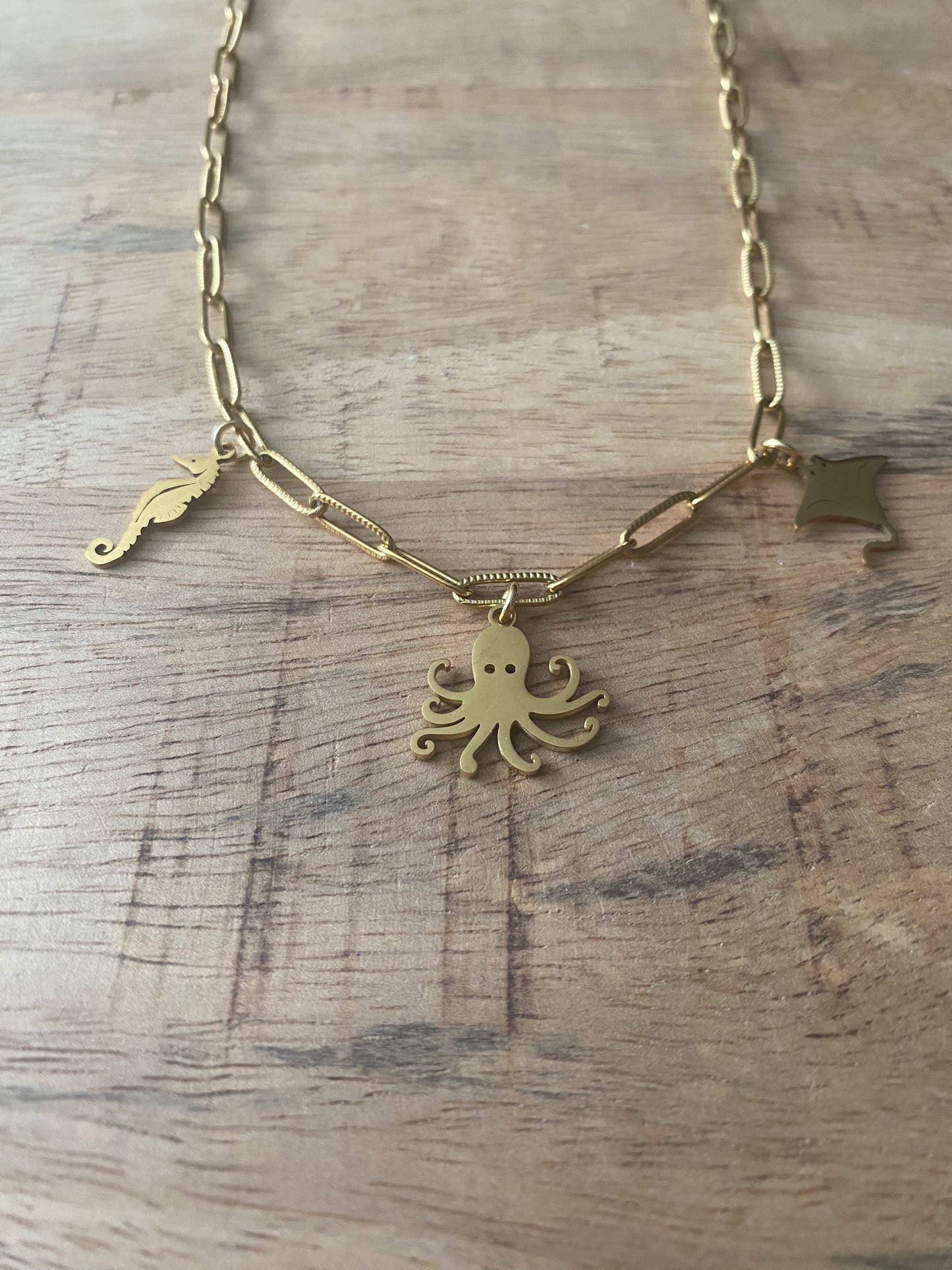 RVS goudkleurige schakelketting met 3 zee bedels